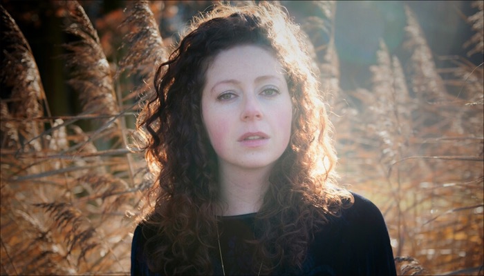 Kiki Mander mit neuem Album Universe in a Shoebox als CD und Stream