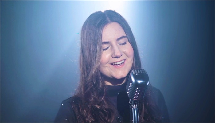 Gloria Blau veröffentlicht die Single Lavendel aus der EP Wenn es dunkel bleibt