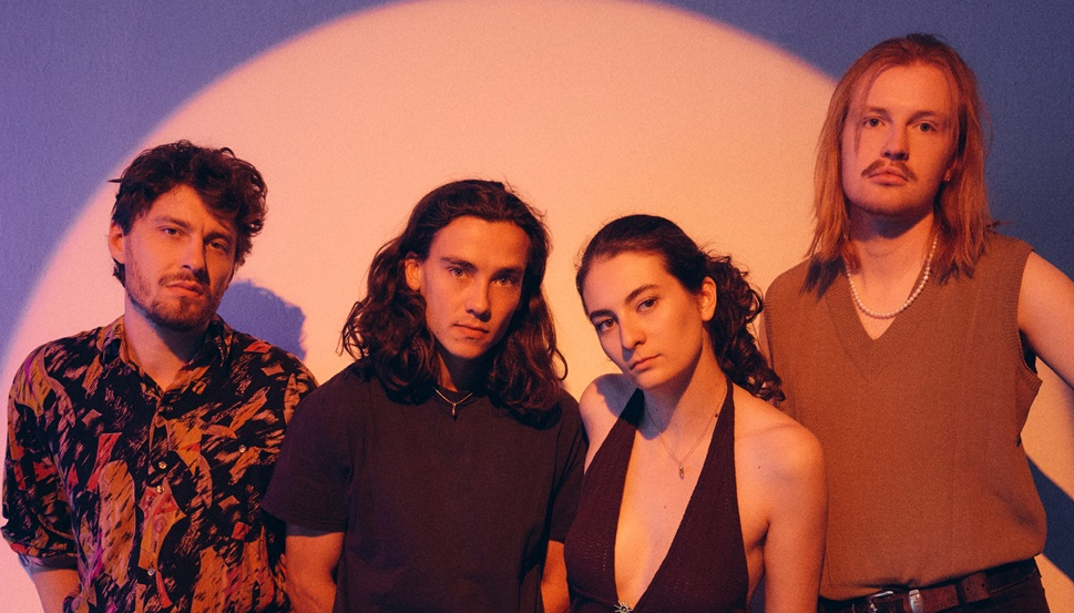 Mina Richman Show Me Don't Tell – Indie-Pop